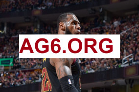 詹姆斯谈肘部受伤未获吹罚：裁判总说边缘犯规，我都听腻了